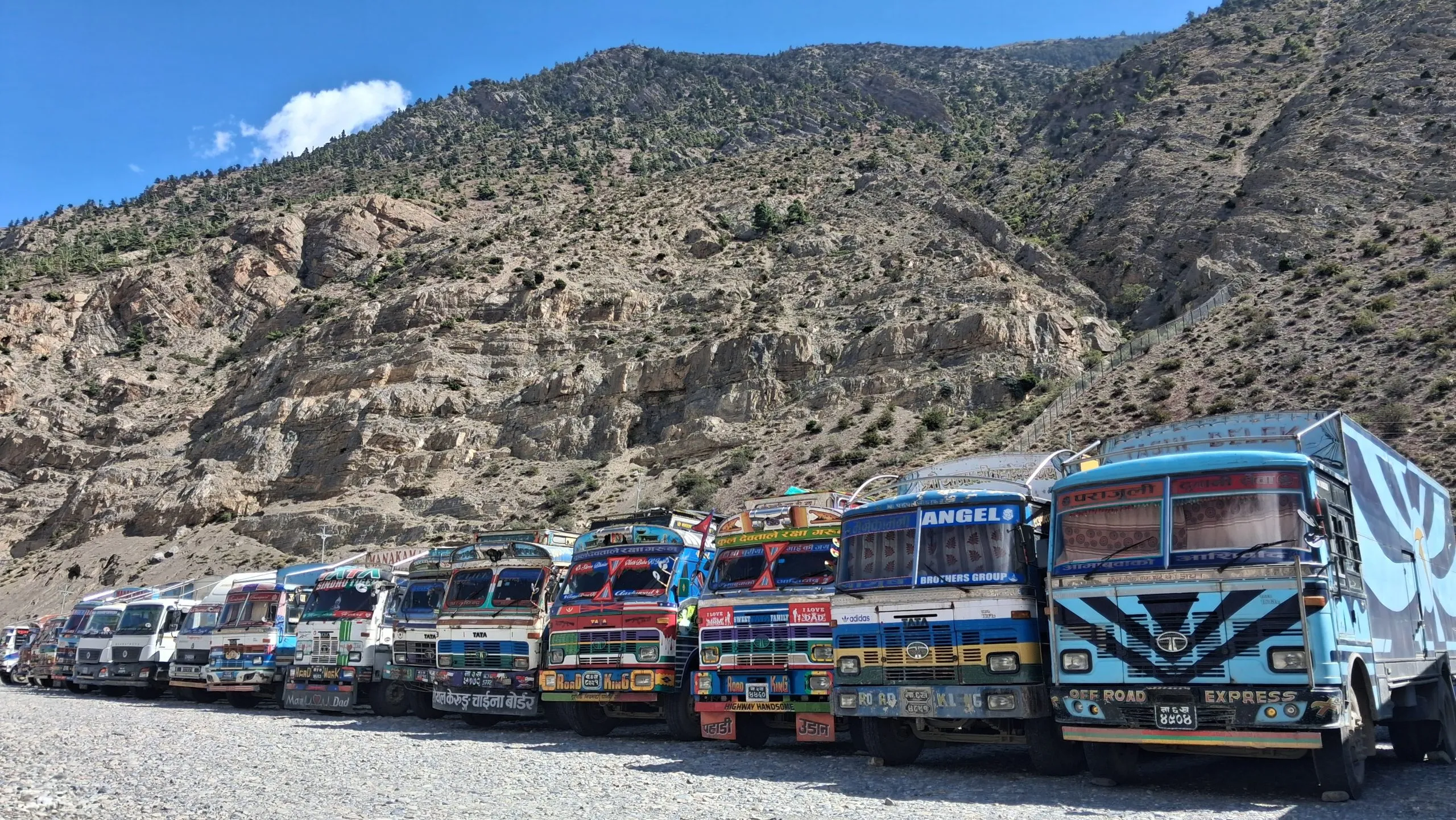 कोरला क्षेत्रमा पाँच सय कन्टेनर थन्किए